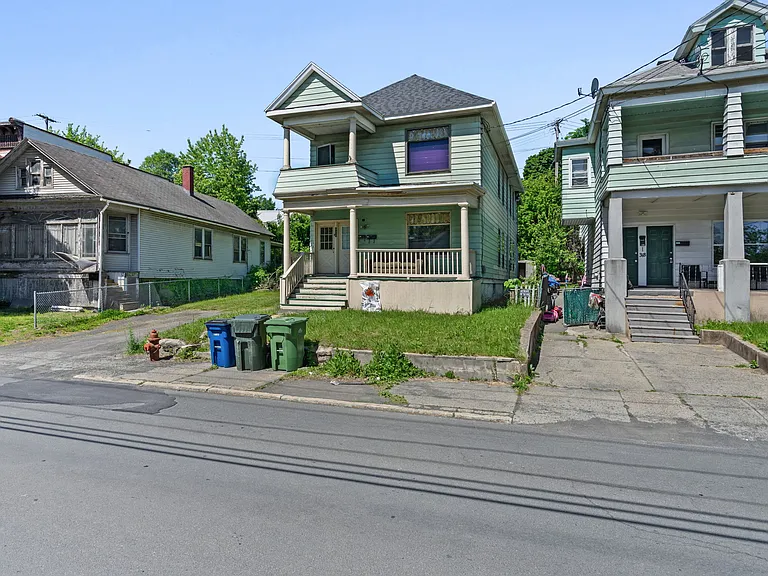 320 Saratoga St #1 — Photo 17