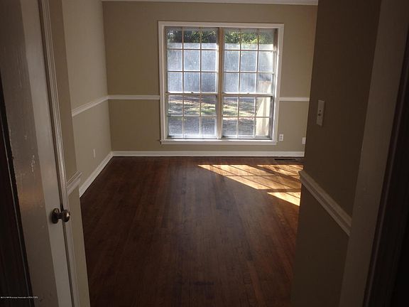 4th image of 828 Strayhorn St