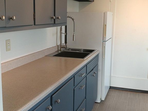3rd image of 821 S 16th St APT 5