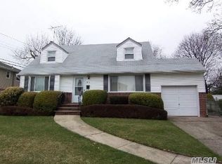 1711 Bard Ln, East Meadow, NY 11554