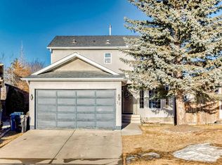 52 W Douglas Ridge Close SE, Calgary, AB T2Z 2M4