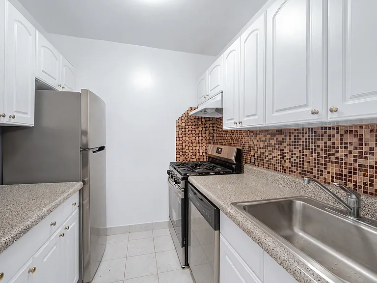 345 E 80th St #27H — Photo 3