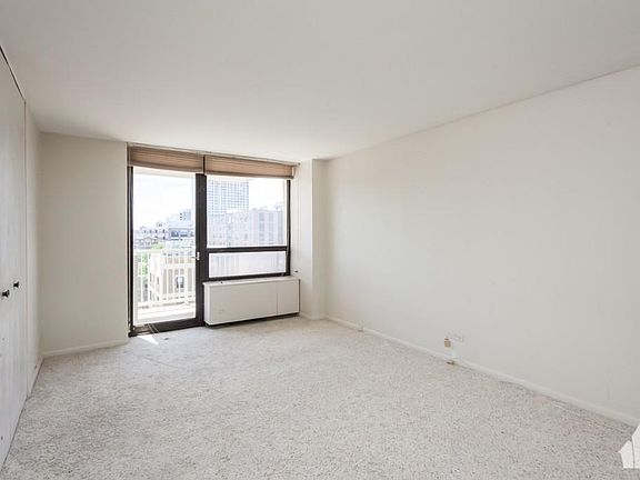 3rd image of 3930 N Pine Grove Ave #1100
