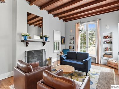 910 S 58th St, Omaha, NE, 68106