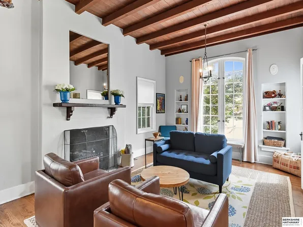 910 S 58th St, Omaha, NE 68106