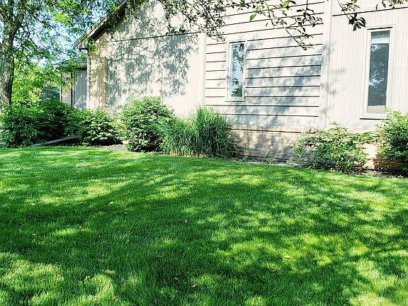 3rd image of 3 Meadowpond Dr