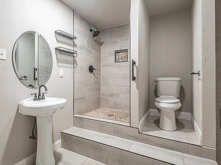 5818 Glenhurst Dr — Photo 12