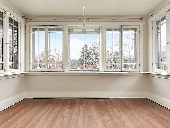 3rd image of 735 Saint Clair Ave