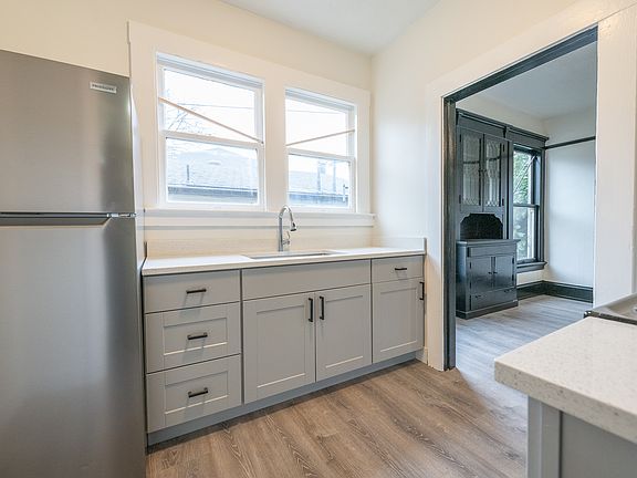 3rd image of 2411-2417 NE Glisan St #2415