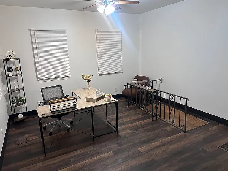 1510 N Poplar St — Photo 5