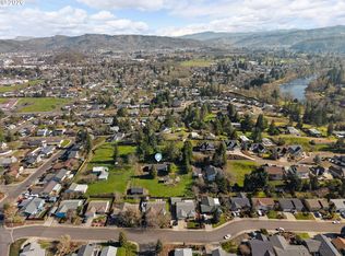 1378 NW Grove St, Roseburg, OR 97471