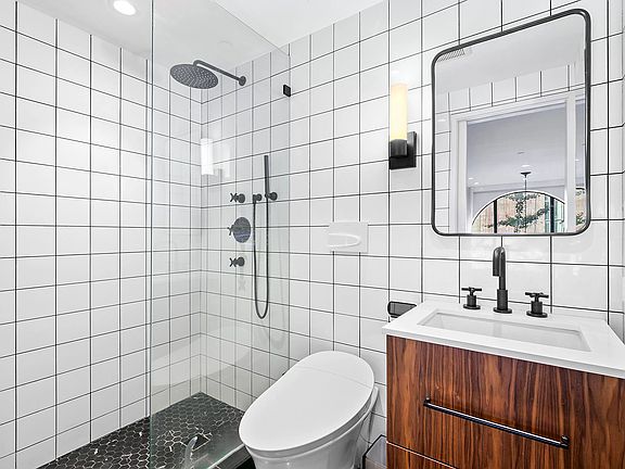 5th image of 838 Greenwich St APT 4D