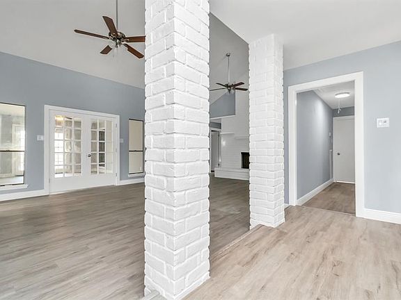 3rd image of 3514 Summit Dr