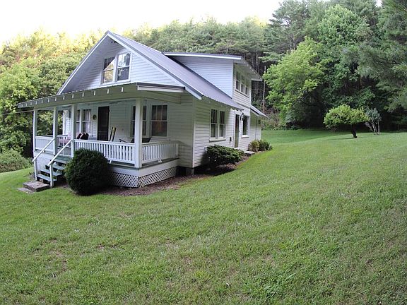 4th image of 1190 Sutphintown Rd