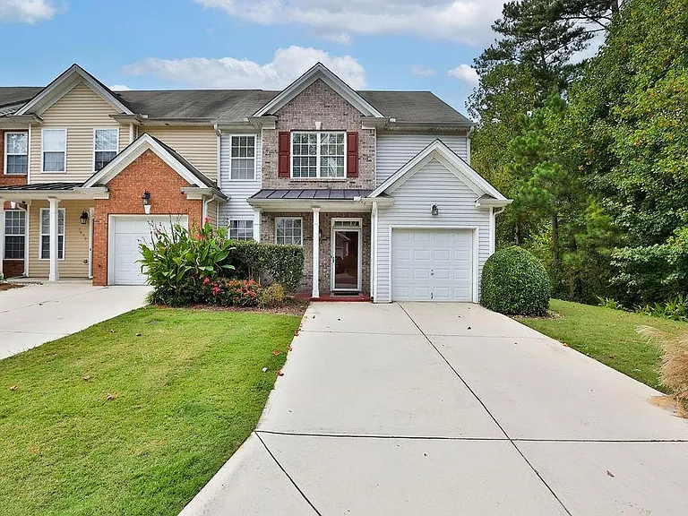 3081 Kentmere Dr — Photo 1