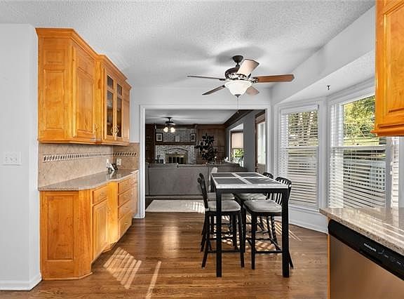 3rd image of 1502 NW Woodcreek Cir