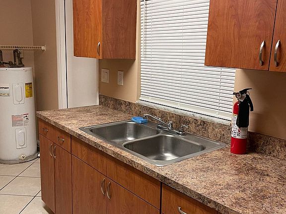 3rd image of 940 W 36th Street #1