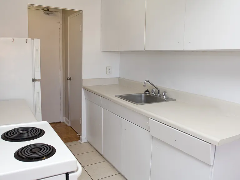 65 Windermere Ave — Photo 8