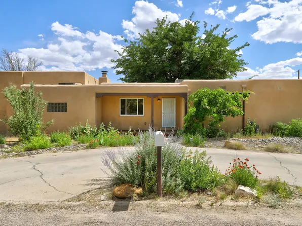 712 Green Valley Rd NW, Los Ranchos De Albuquerque, NM 87107