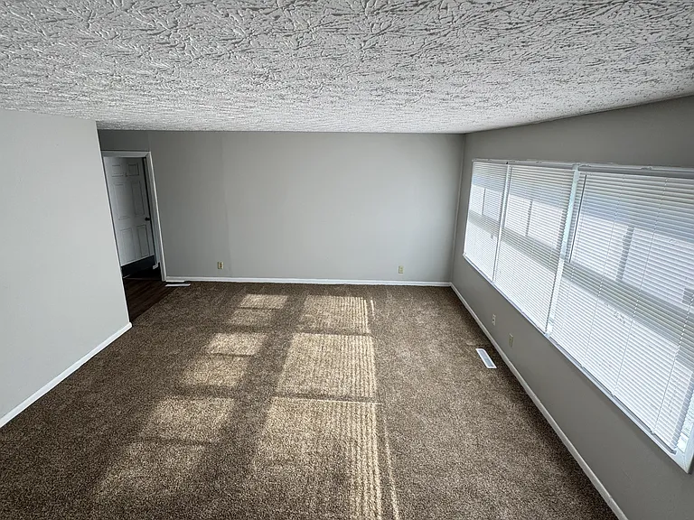 4030 N Catherwood Ave #1 — Photo 24