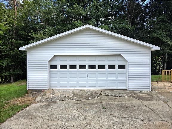 5th image of 414 Oak Ridge Dr
