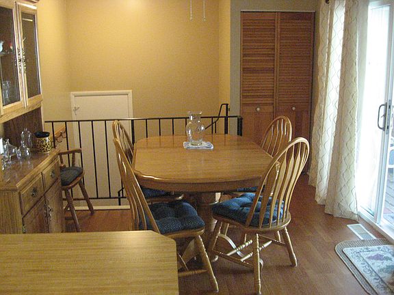 hardwood floors in dinningro