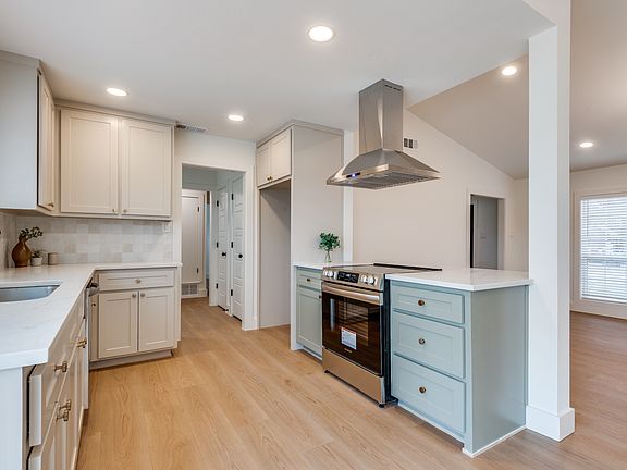 3rd image of 3805 Willow Ct