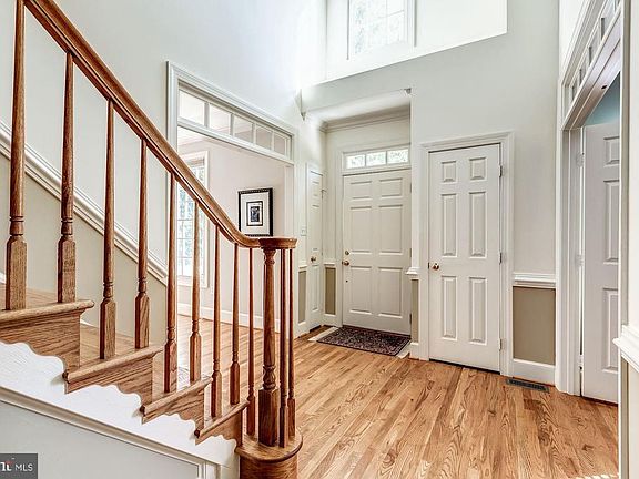3rd image of 10200 Oakton Station Ct