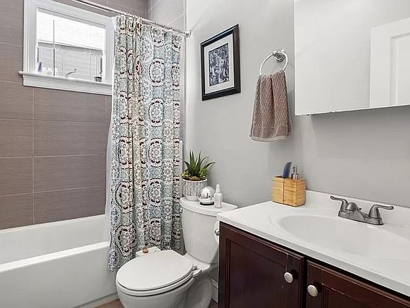 5th image of 47 Beech Glen St #1