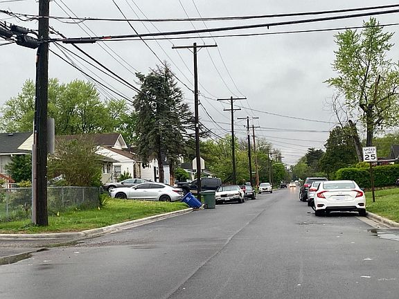 5th image of 3113 Medina Ave