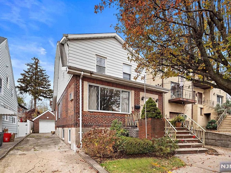 1st image of 390 Pleasant Ave