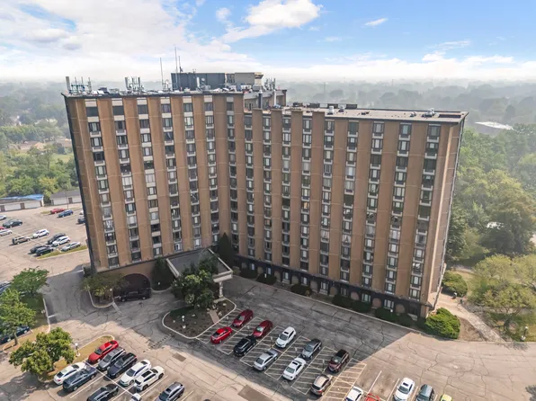 1 Renaissance Pl Penthouse 1, Palatine, IL 60067