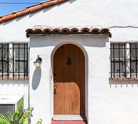 2nd image of 2360 Hidalgo Ave