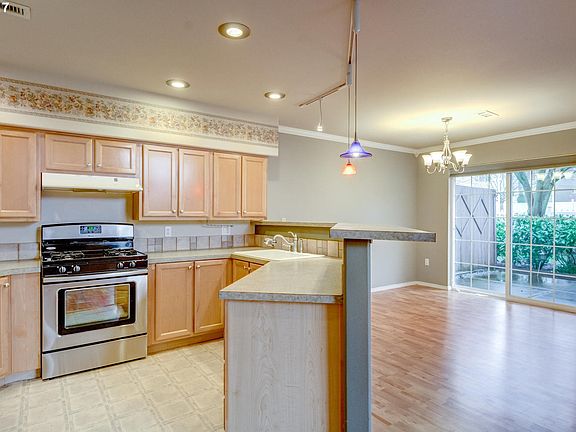 3rd image of 17200 SE 26th Dr Unit 9