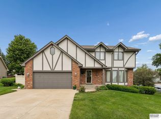 603 Dearborn Cir, Papillion, NE 68046