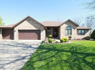 4821 Oak Ridge Dr, Roxana, IL 62084