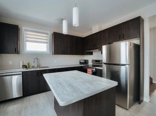 7877 Seabiscuit Dr, Niagara Falls, ON L2H3T9