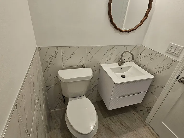 bath room / bath