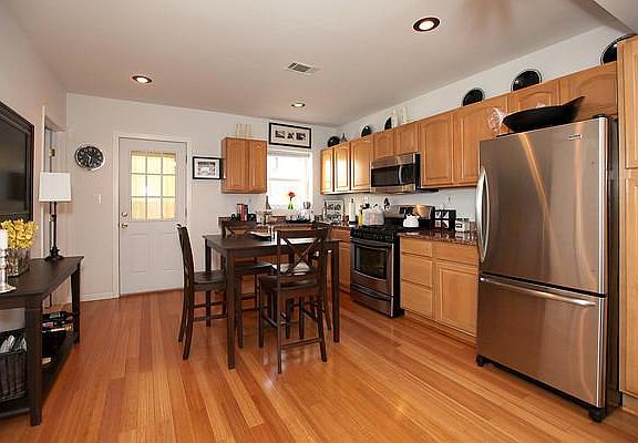 3rd image of 182A Christopher Columbus Dr #2