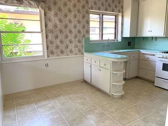 5th image of 5573 N Burton Ave