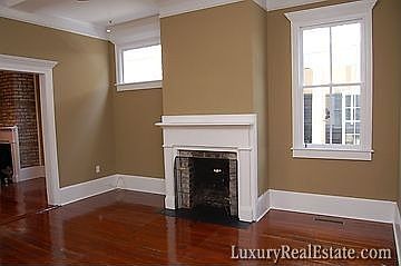 2nd image of 114 Queen St #B