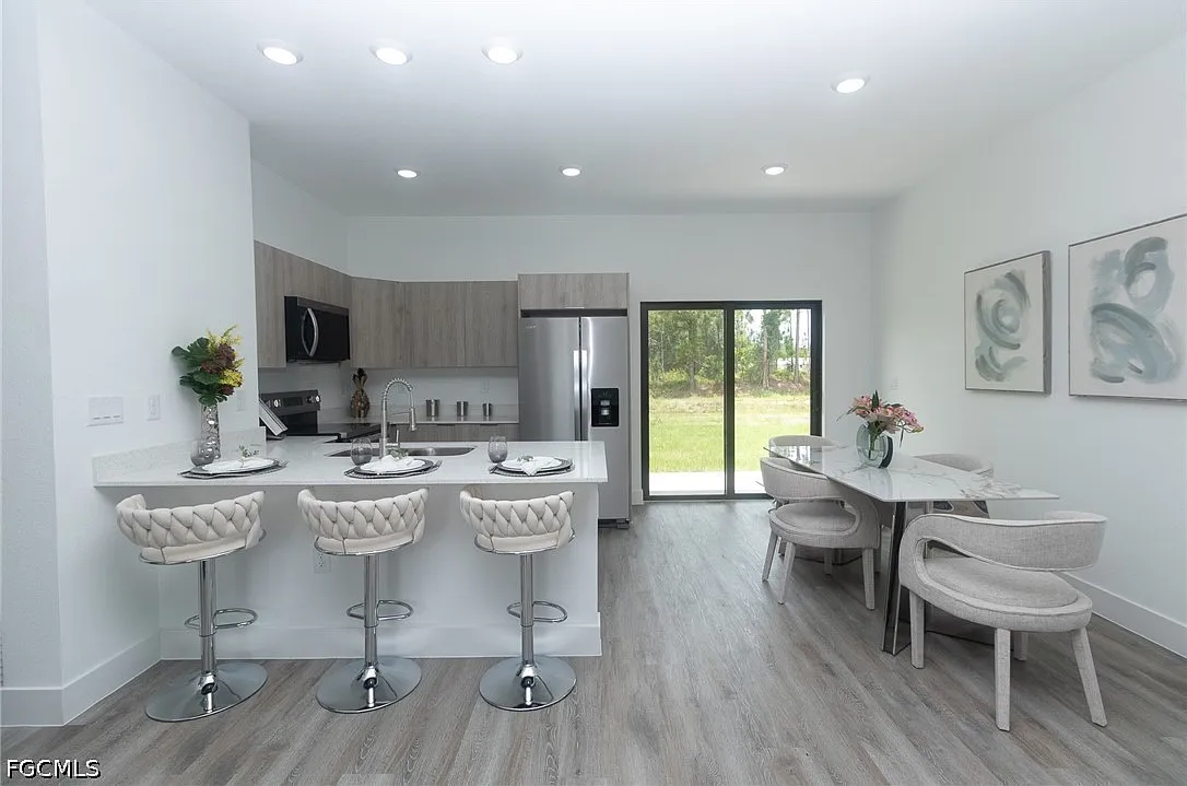 3 bed, 2.0 bath, 1292 sqft, $1,800 — Photo 4