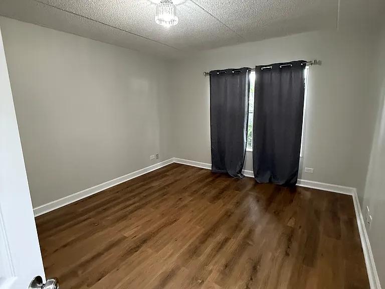4750 N Elston Ave #102 — Photo 11