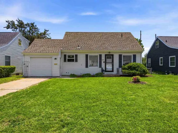 2739 Franklin Ave NE, Cedar Rapids, IA 52402