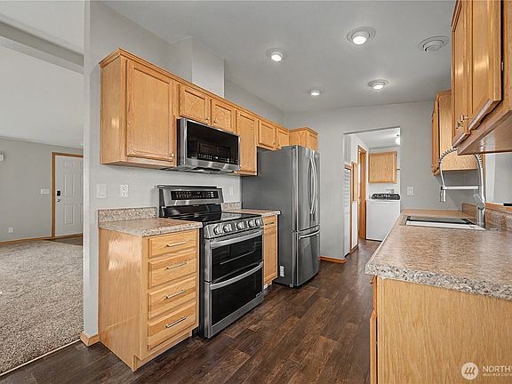 4th image of 1701 E Burr Avenue #20