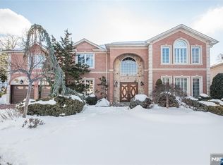 6 Merrimack Ct, Paramus, NJ 07652