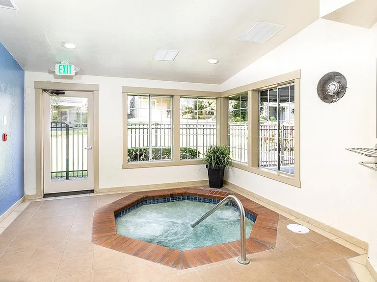 9627 NE 195th Cir — Photo 3