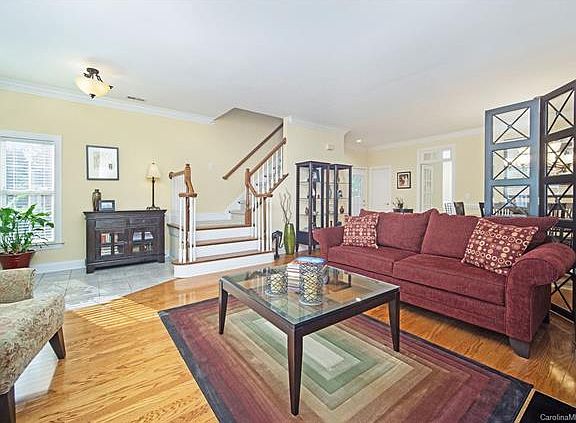 4th image of 9131 Bonnie Briar Cres