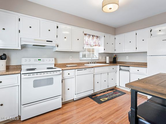 3rd image of 54 Dover Walk #354