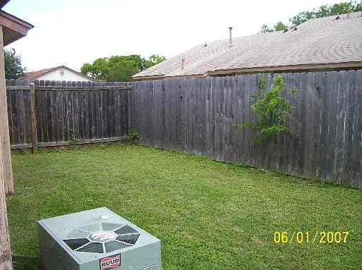 8904 Meadow Trace — Photo 2